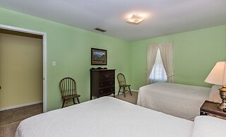 Oma's Haus 2 Bedroom Home by RedAwning