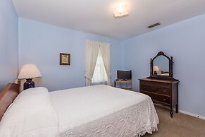 Oma's Haus 2 Bedroom Home by RedAwning