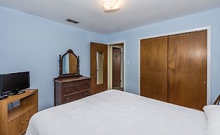 Oma's Haus 2 Bedroom Home by RedAwning