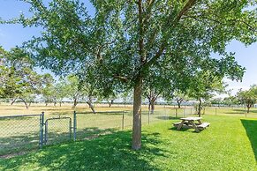 Oma's Haus 2 Bedroom Home by RedAwning