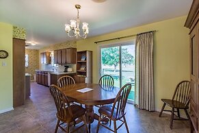 Oma's Haus 2 Bedroom Home by RedAwning