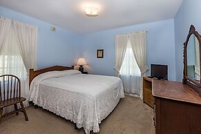 Oma's Haus 2 Bedroom Home by RedAwning