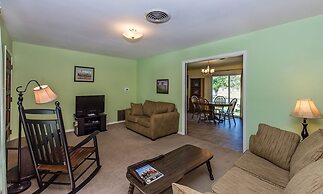 Oma's Haus 2 Bedroom Home by RedAwning