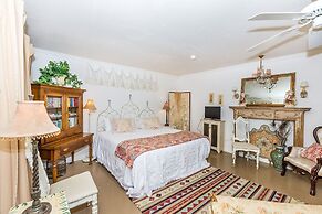 Binky's Summer Afternoon Studio Bedroom Cottage by RedAwning