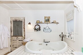 Binky's Summer Afternoon Studio Bedroom Cottage by RedAwning