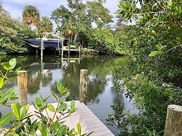 Island Gem A 2 Bedroom Villa by RedAwning