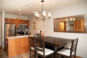 2294 Red Hawk 1 Bedroom Condo by RedAwning