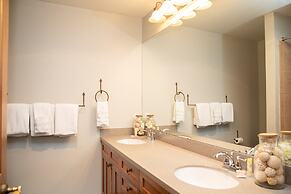 2294 Red Hawk 1 Bedroom Condo by RedAwning