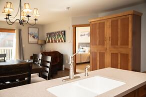 2294 Red Hawk 1 Bedroom Condo by RedAwning