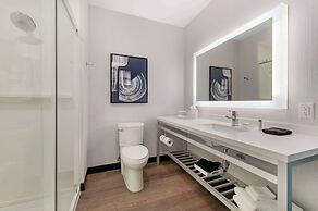 Cambria Hotel Detroit Downtown