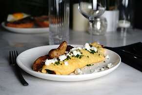 Cambria Hotel Detroit Downtown