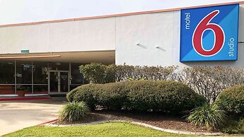 Studio 6 LaPlace, LA