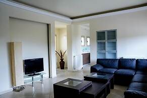 Green Luxury Villa Near The Sea