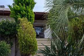 Green Luxury Villa Near The Sea