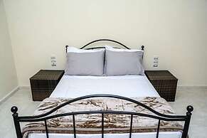 Green Luxury Villa Near The Sea