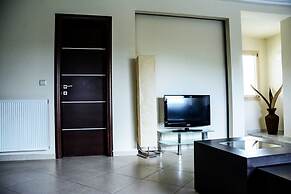 Green Luxury Villa Near The Sea