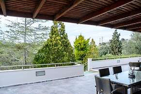 Green Luxury Villa Near The Sea