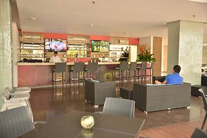 Modern 3 Bedroom Apartment With Sea-beach View