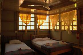 La Casita Bungalow Equipped Cabin With Garden View Near to the Beach