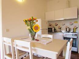 Bright Studio by the Beach - Beahost