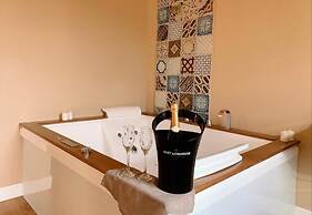 Leano Agriresort - Deluxe Suite With Spa Bath