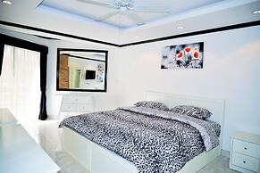 Room in Condo - Stylish 1 bed Apartment at Jomtien Beach Condominium
