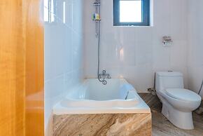 Spacious Apartment in Secure Resort, 4-6 People