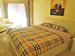 12th Floor Studio Apartment at Jomtien Beach Condominium