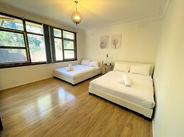 Campbelltown Holiday Home 3 Bed & Parking