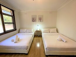 Campbelltown Holiday Home 3 Bed & Parking