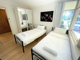 Campbelltown Holiday Home 3 Bed & Parking