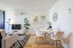 Kozyguru Docklands Modern 1 Room Unit