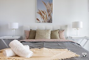 KOZYGURU Docklands Cozy Water View 1BED