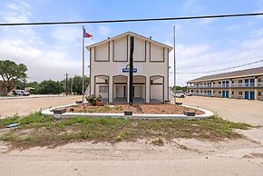 Days Inn by Wyndham Kenedy/Karnes City