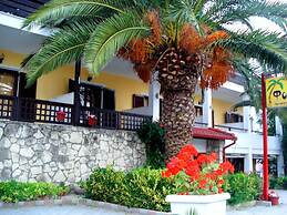 Finikas Apartments Polichrono