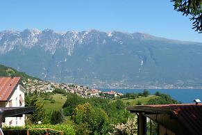 Inviting 2-bed House in Tignale