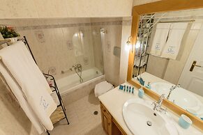 Hydra's Pearl - Blue Pearl