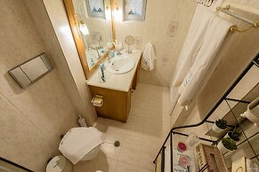 Hydra's Pearl - Blue Pearl