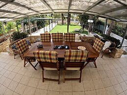 Hector Villa Airport