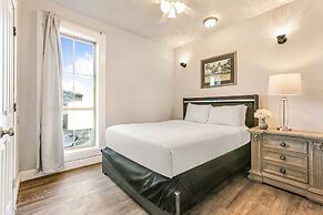 Fully Furnished Condos Near St Charles