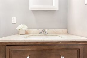 Fully Furnished Condos Near St Charles