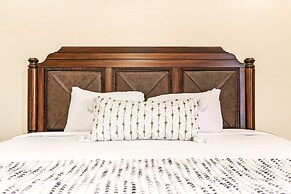 Fully Furnished Condos Near St Charles