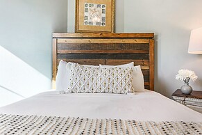 Fully Furnished Condos Near St Charles