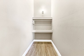 Fully Furnished Condos Near St Charles