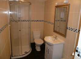 Flat - Sleeps 2 & Parking Available