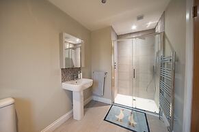 Hillcrest - 8 Person Luxury House and Hot Tub