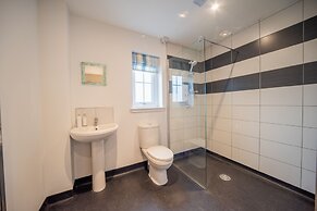 Hillcrest - 8 Person Luxury House and Hot Tub