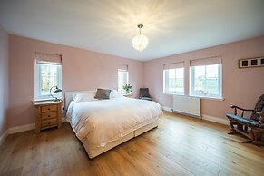 Hillcrest - 8 Person Luxury House and Hot Tub