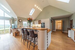 Hillcrest - 8 Person Luxury House and Hot Tub