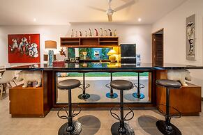 Colorful Private Villa 3 BR, Seminyak With Staff
